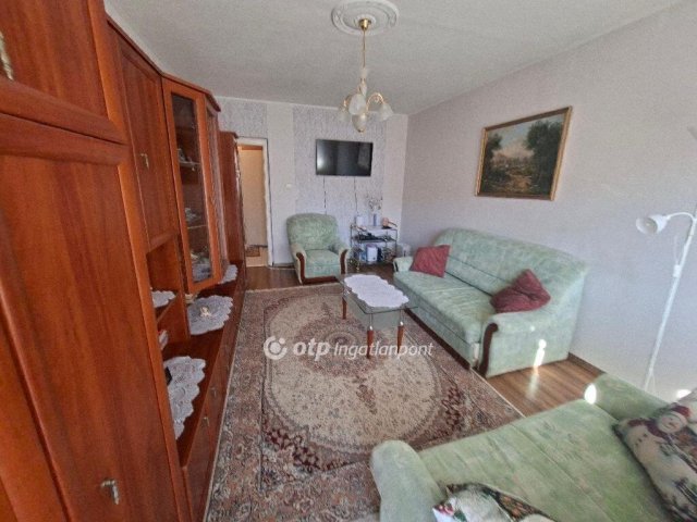 Eladó panellakás, Szentesen 34.99 M Ft, 2+1 szobás
