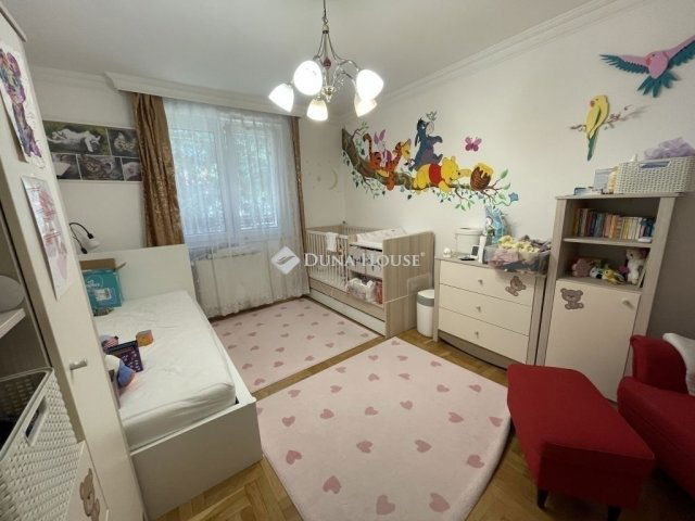 Eladó családi ház, Budapesten, XV. kerületben 250 M Ft, 7 szobás