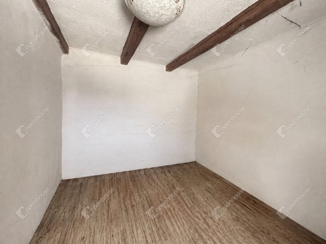 Eladó családi ház, Újkéren 39.9 M Ft, 2 szobás