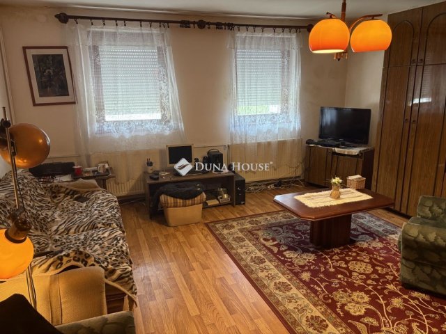 Eladó családi ház, Esztergomban 58.9 M Ft, 2 szobás