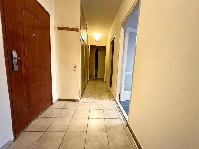 Eladó panellakás, Debrecenben 59.99 M Ft, 1+2 szobás