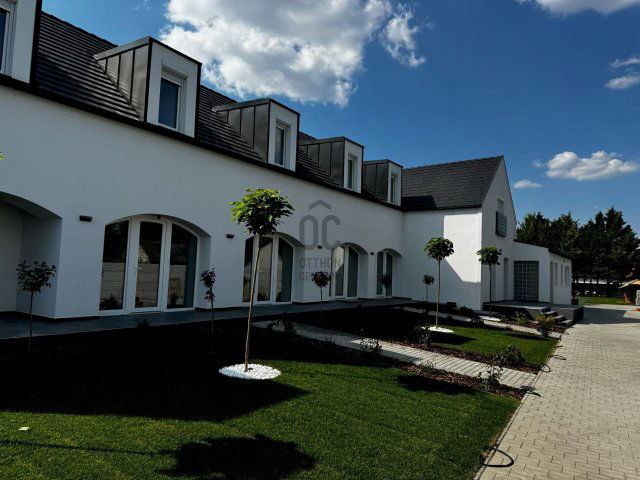 Eladó családi ház, Balatonkenesén 590 M Ft, 22 szobás