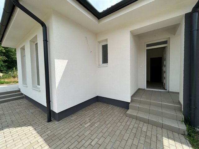 Eladó ikerház, Nyíregyházán 83 M Ft, 1+3 szobás
