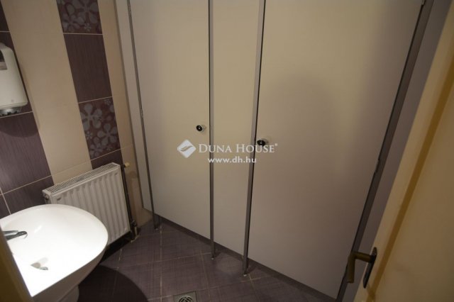 Eladó hotel, Nagykőrösön 170 M Ft, 7 szobás