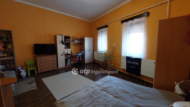 Eladó családi ház, Karcagon 24.5 M Ft, 3+1 szobás