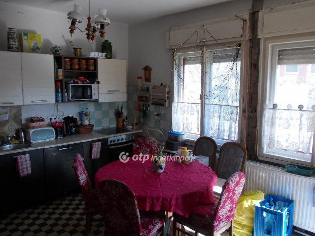 Eladó családi ház, Balatonfőkajáron 69.99 M Ft, 3+2 szobás