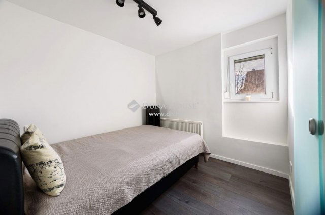 Eladó családi ház, Szentendrén 221 M Ft, 4 szobás