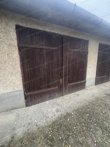 Eladó garázs, Tatabányán 8.5 M Ft, 1 szobás