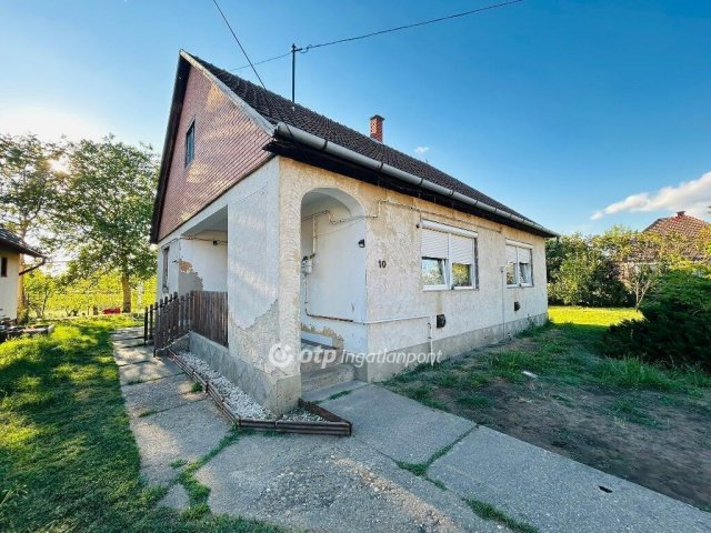 Eladó családi ház, Vasmegyeren 19.5 M Ft, 3 szobás