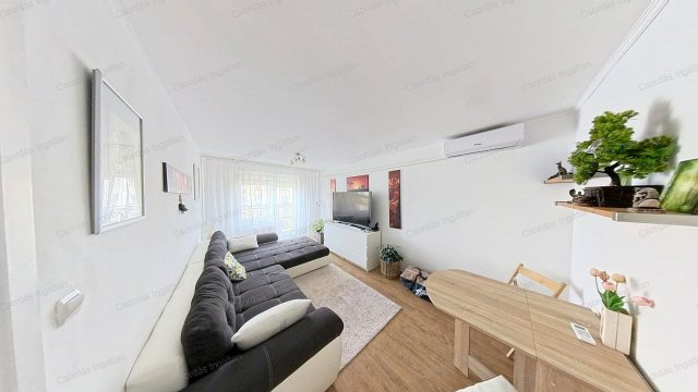Eladó panellakás, Hajmáskéren 31 M Ft, 2 szobás