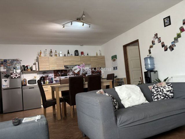 Eladó családi ház, Csolnokon, Fenyves utcában 63 M Ft, 3 szobás