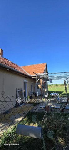 Eladó családi ház, Szaván 37.9 M Ft, 4 szobás