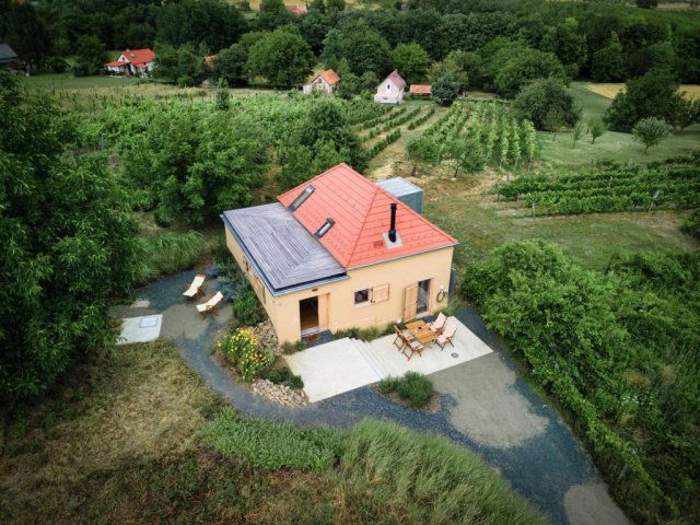 Eladó családi ház, Lesencefaluban 135 M Ft, 2 szobás