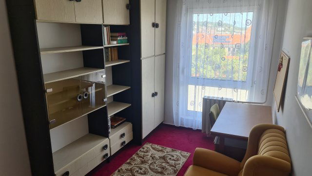 Kiadó panellakás, albérlet, Szekszárdon, Csokonai utcában