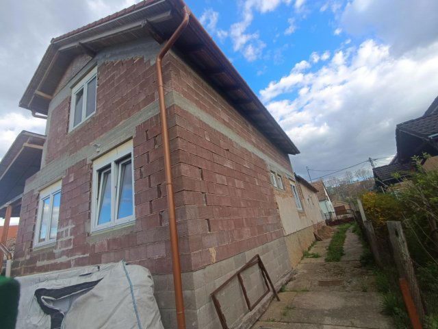 Eladó családi ház, Pécsett, Víg utcában 78.9 M Ft, 5+2 szobás