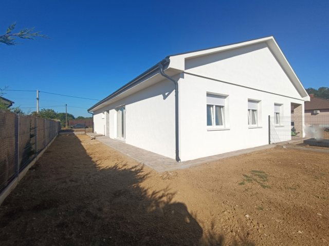 Eladó ikerház, Nyíregyházán 70 M Ft, 4 szobás