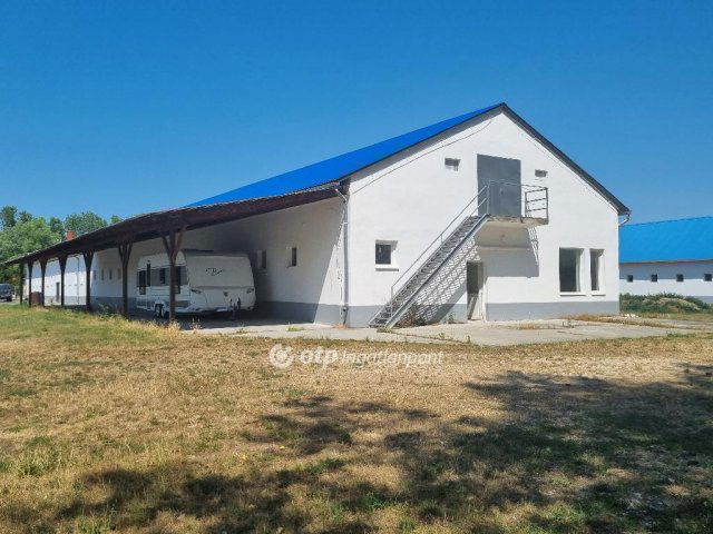 Eladó ipari ingatlan, Gyarmaton 250 M Ft / költözzbe.hu