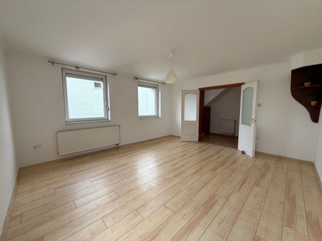 Eladó téglalakás, Veszprémben 75 M Ft, 1+2 szobás