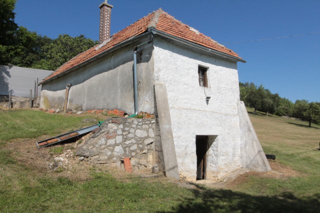 Eladó nyaraló, Pécselyen 39.9 M Ft, 2 szobás