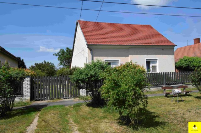 Eladó családi ház, Lócson 39.9 M Ft, 2 szobás