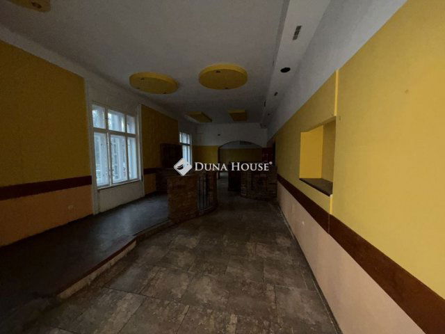 Eladó üzlethelyiség, Hódmezővásárhelyen 73.649 M Ft