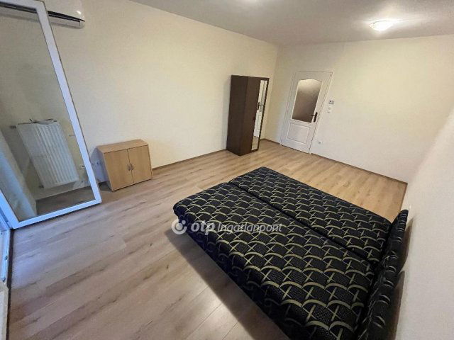 Eladó téglalakás, Vámosszabadin 45.99 M Ft, 1 szobás