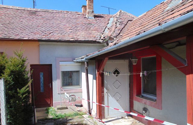 Eladó téglalakás, Pécsett 6.1 M Ft, 1+1 szobás