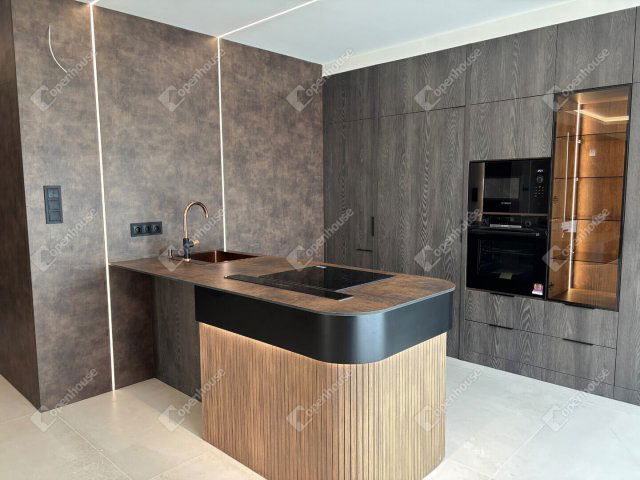 Eladó családi ház, Győrújfalun 275 M Ft, 6 szobás