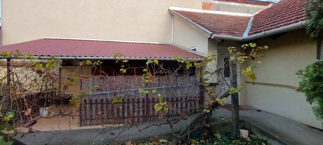 Eladó családi ház, Szegeden 64.5 M Ft, 2 szobás