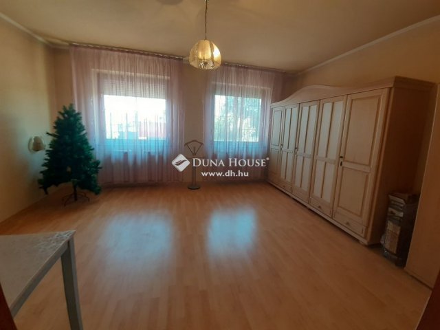 Eladó nyaraló, Debrecenben 550 M Ft, 16 szobás