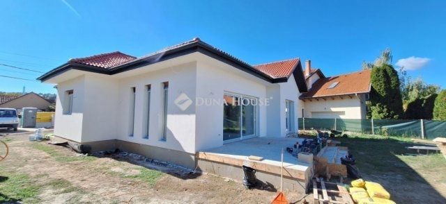 Eladó családi ház, Budakalászon 219 M Ft, 4 szobás