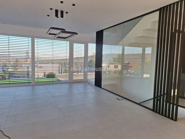 Kiadó családi ház, albérlet, Budaörsön 2000 E Ft / hó