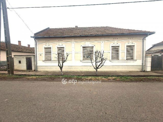 Eladó családi ház, Vésztőn 12 M Ft, 2 szobás