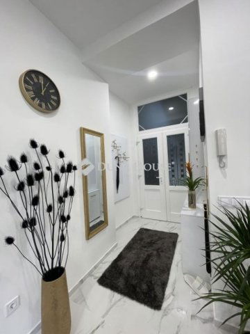 Eladó téglalakás, Budapesten, V. kerületben 116.9 M Ft, 2 szobás