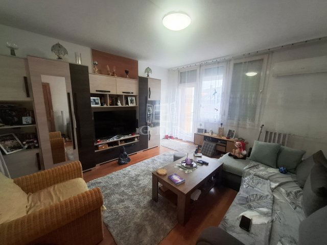 Eladó panellakás, Szigetszentmiklóson 62.9 M Ft, 2+1 szobás