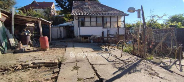 Eladó családi ház, Szekszárdon 32 M Ft, 1 szobás