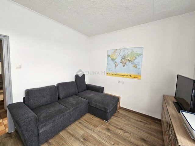 Eladó panellakás, Nyergesújfaluban 43 M Ft, 2 szobás
