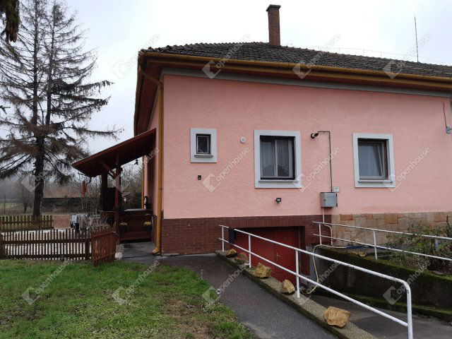 Eladó családi ház, Szolnokon 44.99 M Ft, 4 szobás