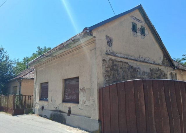 Eladó családi ház, Lőrinciben 3.7 M Ft, 1+1 szobás