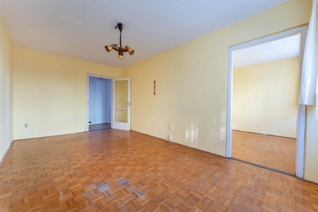 Eladó téglalakás, Budapesten, III. kerületben, Solymár utcában