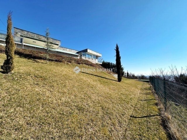 Eladó családi ház, Pécsett 425 M Ft, 4 szobás