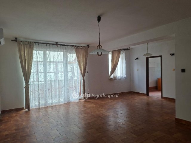 Eladó családi ház, Szegeden 84.99 M Ft, 5 szobás