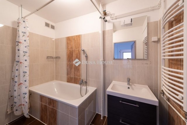 Eladó panellakás, Miskolcon 35.999 M Ft, 1+2 szobás