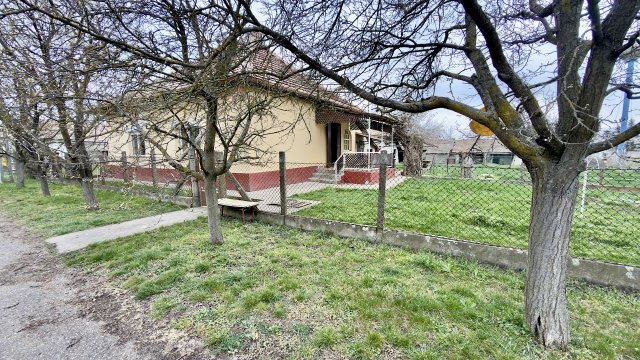 Eladó családi ház, Négyesen 14.5 M Ft, 2 szobás