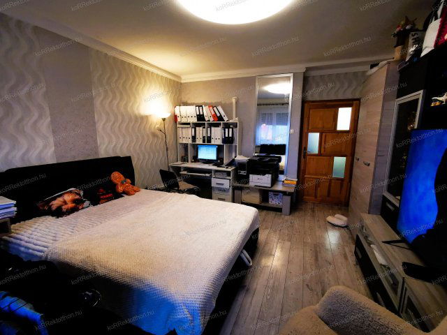 Eladó téglalakás, Jászberényben 38 M Ft, 3 szobás