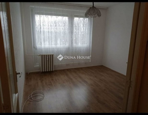 Eladó panellakás, Szentlőrincen 36.5 M Ft, 3 szobás