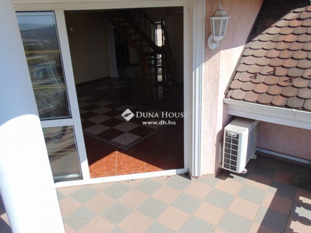 Eladó családi ház, Budaörsön 375 M Ft, 9 szobás