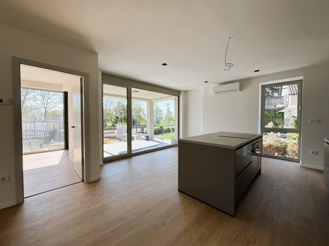 Eladó téglalakás, Balatonalmádiban 150 M Ft, 3 szobás