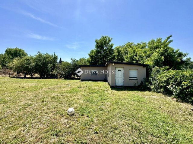 Eladó családi ház, Pécsett 149 M Ft, 6 szobás