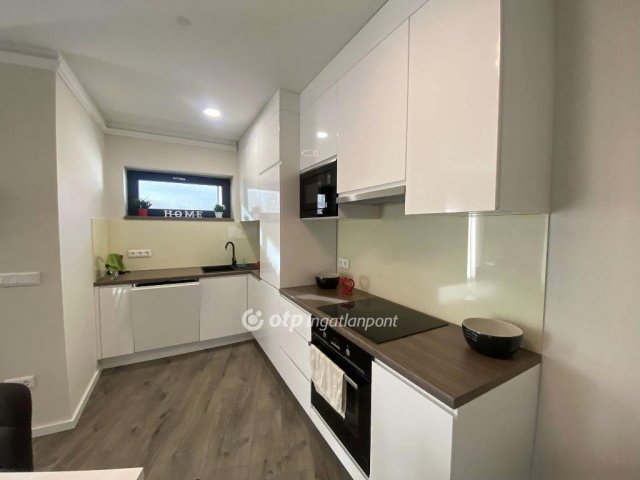 Eladó téglalakás, Siófokon 89.9 M Ft, 1+1 szobás